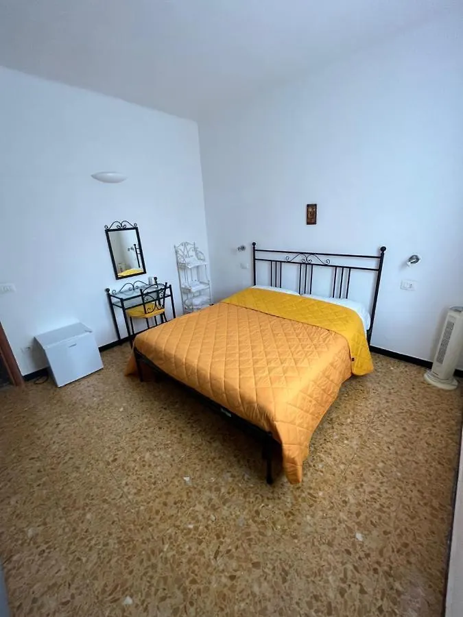 Yolo Rooms Bonassola