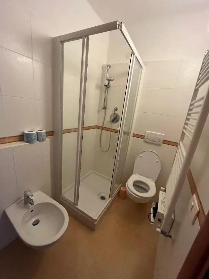 Yolo Rooms Bonassola 0*,